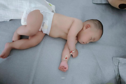 钦州怀孕多久会显肚子